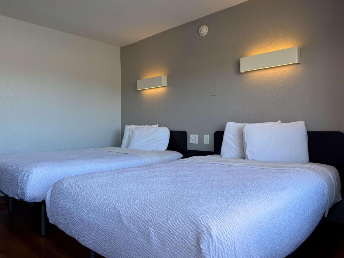 Hotel 6-simi Valley, Ca