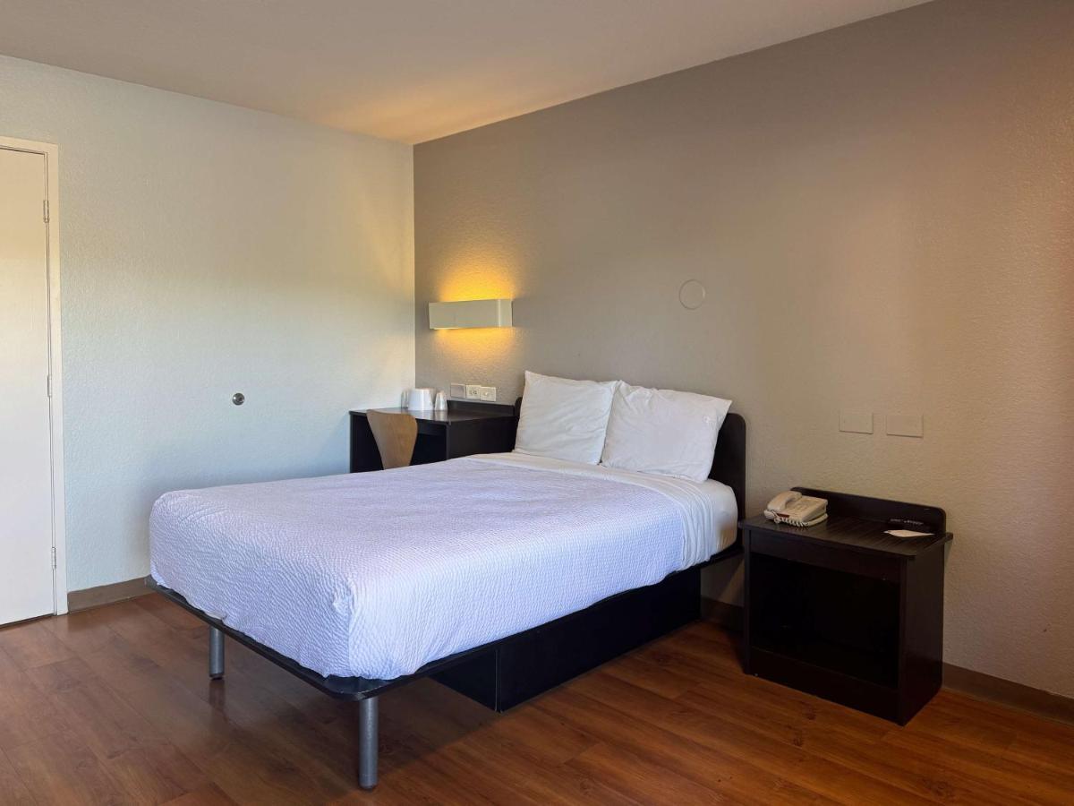 Hotel 6-simi Valley, Ca